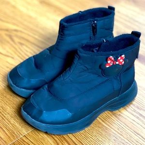 Girl Boots By Zara Baby+Disney. Ltd edition.
Size 8.5. Gently barely used.